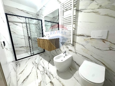 Foto Appartamento in Via Biandrate, Novara di 98 m² con 3 locali in vendita
