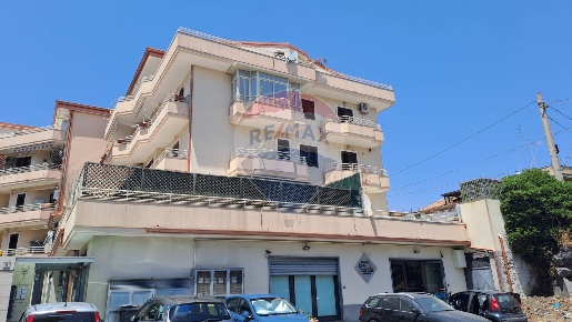 Foto Appartamento in via Leonardo Grassi, Catania di 130 m² con 4 locali