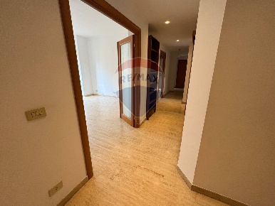 Foto Appartamento in Via Segesta, Roma di 100 m² con 4 locali in affitto