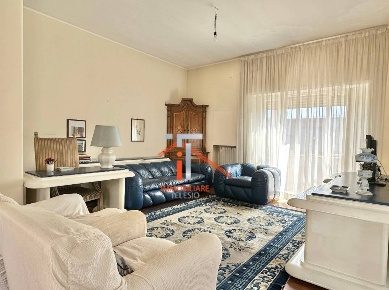 Foto Appartamento in Via Montesanto, Cosenza di 175 m² con 4 locali