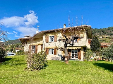 Foto Villa singola in Via Strettoia, Pietrasanta di 320 m² con 7 locali
