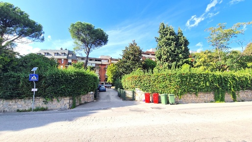 Foto Appartamento in Via Antonio Annarumma  35, Avellino di 180 m²