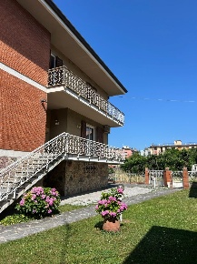 Foto Appartamento a Sarzana di 143 m² con 5 locali in vendita