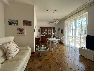 Foto Appartamento a Sarzana di 143 m² con 5 locali in vendita