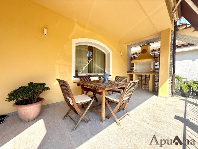 Foto Villa bifamiliare a Massa di 110 m² con 3 locali in vendita