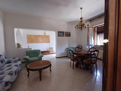 Foto Appartamento a Castelnuovo Magra di 110 m² con 5 locali in affitto