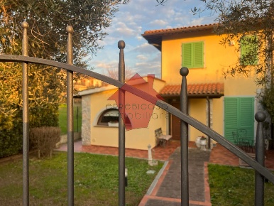 Foto Villa unifamiliare a Montelupo Fiorentino di 170 m² con 6 locali