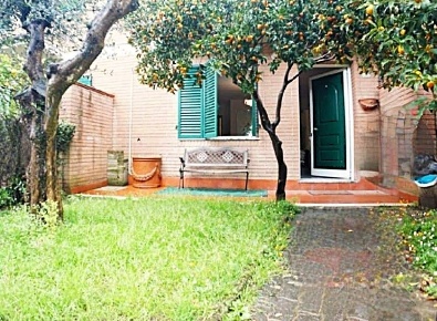 Foto Villa a schiera a Massa di 120 m² con 5 locali in vendita