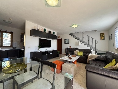 Foto Villa unifamiliare a Massarosa di 150 m² con 7 locali in vendita