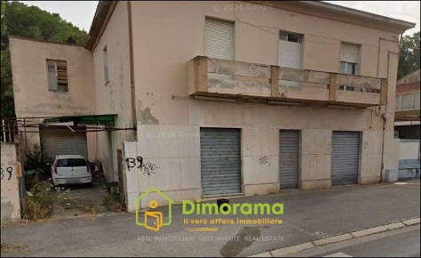 Foto Appartamento in Via Cagliari  139, Carbonia di 207 m² con 6 locali