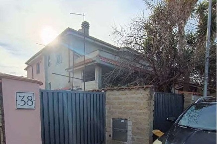 Foto Villa a schiera in Via Erich Boehringer 32, Roma di 154 m² in vendita