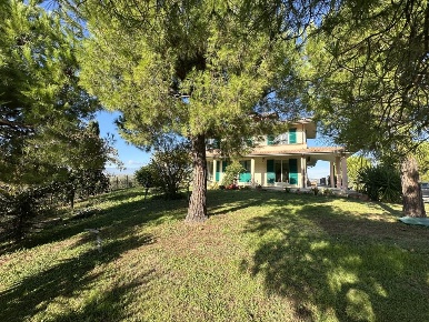 Foto Villa unifamiliare in Via Case Bruciate, Roseto degli Abruzzi