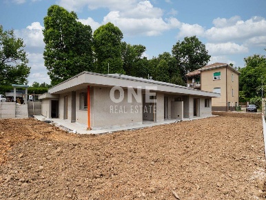 Foto Villa bifamiliare in via Lambro, Lesmo di 120 m² con 4 locali