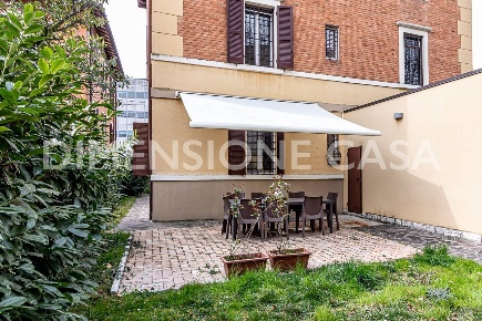 Foto Appartamento in Viale Moreali, Modena di 12 m² con 5 locali in affitto
