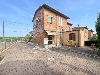 Foto Villa a schiera a Borgo Virgilio di 104 m² con 4 locali in vendita