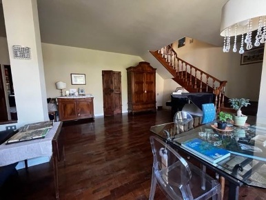 Foto Villa unifamiliare a Ancona di 379 m² con 18 locali in vendita
