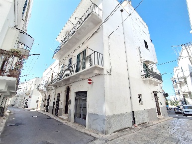 Foto Appartamento in Via De Pretis 70, Noci di 160 m² con 5 locali
