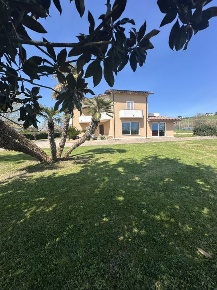 Foto Villa unifamiliare in Via Mediana, Sant'Omero di 362 m² con 6 locali