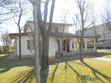 Foto Villa unifamiliare a San Prospero di 500 m² con 10 locali in vendita