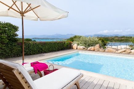 Foto Villa unifamiliare a San Teodoro di 250 m² con 7 locali in affitto