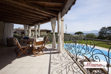 Foto Villa unifamiliare a San Teodoro di 280 m² con 7 locali in affitto