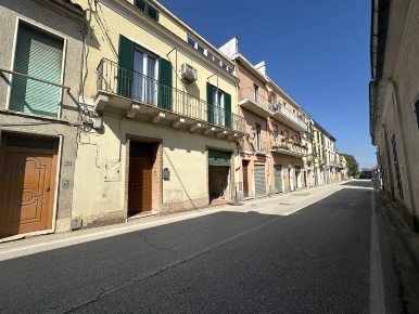 Foto Villa unifamiliare in Via Duca Degli Abruzzi, Notaresco di 380 m²