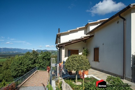 Foto Villa unifamiliare a Sarcedo di 250 m² con 6 locali in vendita