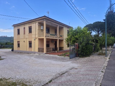 Foto Villa unifamiliare in Via Giacomo Matteotti, Manoppello di 255 m²