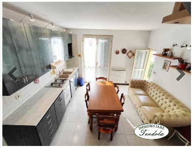 Foto Appartamento a Ameglia di 100 m² con 4 locali in vendita