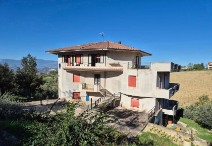 Foto Villa unifamiliare a Bucchianico di 600 m² con 12 locali in vendita