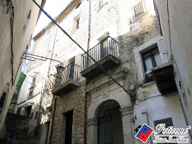 Foto Appartamento in Piazza Cavour, Lenola di 80 m² con 4 locali in vendita
