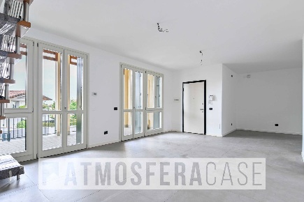 Foto Appartamento in via Kennedy, Valbrembo di 220 m² con 5 locali