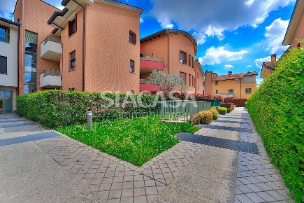 Foto Appartamento in Via XXV Aprile, Mezzago di 108 m² con 3 locali
