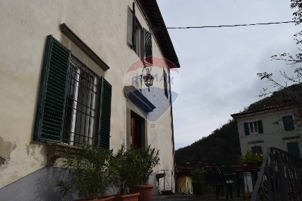 Foto Appartamento a Bagni di Lucca di 203 m² con 8 locali in vendita
