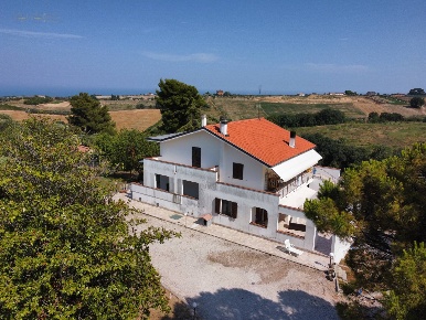 Foto Villa singola in Contrada Sant'Andrea, Cupra Marittima di 570 m²