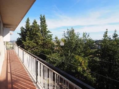 Foto Appartamento in Via Cairoli, Mogliano di 148 m² con 9 locali