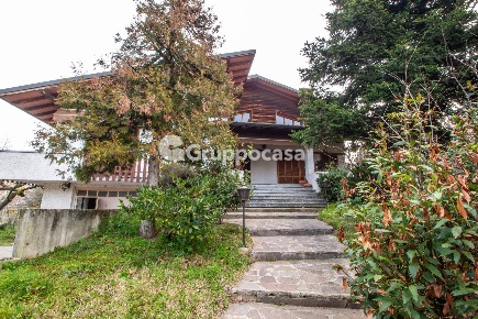 Foto Villa unifamiliare in via Magenta, Robecchetto con Induno di 270 m²