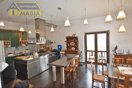 Foto Villa singola a Ripatransone di 440 m² con 6 locali in vendita