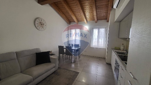 Foto Appartamento in Via Contrada Grande, Casnate con Bernate in vendita