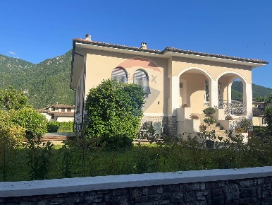 Foto Villa unifamiliare a Borgo a Mozzano di 209 m² con 12 locali