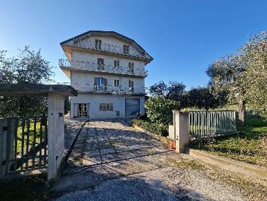 Foto Appartamento in Contrada Sant'Egidio, Monsampolo del Tronto di 205 m²