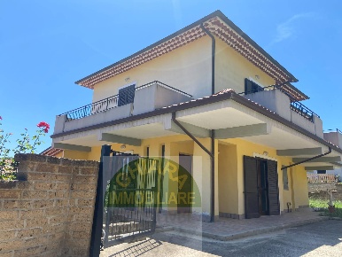 Foto Villa unifamiliare a Cupello di 202 m² con 5 locali in vendita