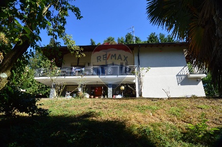 Foto Villa singola in Via Del Poggio Alto, Cantello di 226 m² con 8 locali