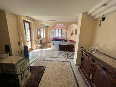 Foto Appartamento a Pradalunga di 239 m² con 8 locali in vendita