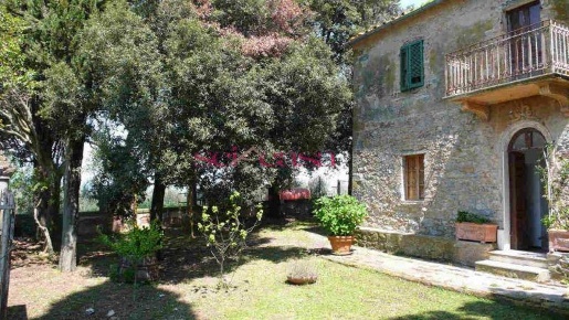 Foto Villa singola a Scansano di 500 m² con 10 locali in vendita