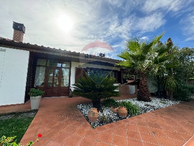 Foto Villa singola in C.da Cerreto, Miglianico di 160 m² con 8 locali