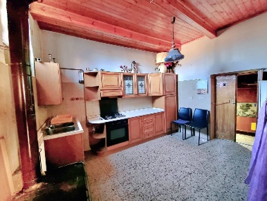 Foto Appartamento in via Borgo Vecchio, Caprarola di 68 m² con 4 locali