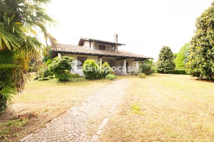 Foto Villa unifamiliare in Matteotti, Robecchetto con Induno di 269 m²