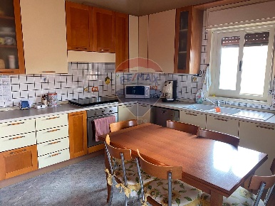Foto Appartamento in Via Antonino Tripoli, Camporotondo Etneo di 70 m²