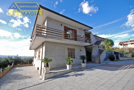 Foto Villa singola a Ripatransone di 465 m² con 4 locali in vendita